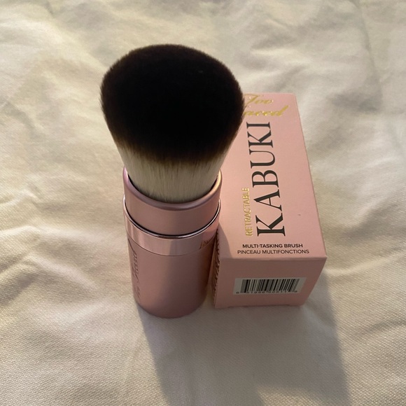 Too Faced RETRACTABLE KABUKI BRUSH - Picture 4 of 6